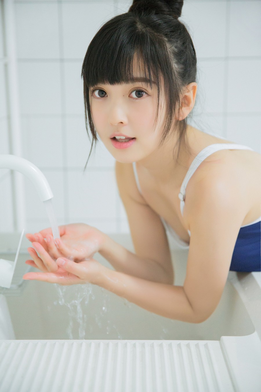 水蓝 第1张图