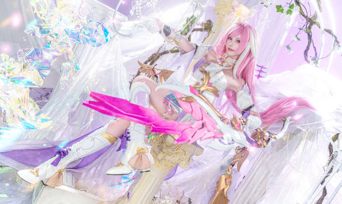 爱莉希雅「人之律者」cos 第3张图