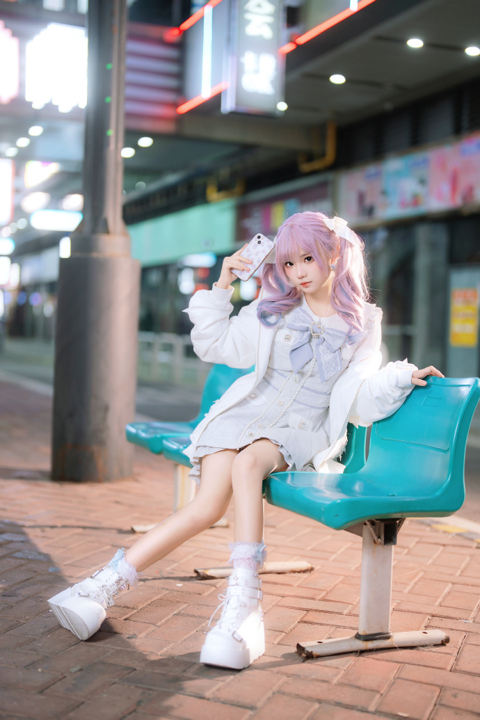 城市灯光下的地雷系少女 第8张图