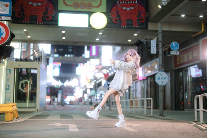 城市灯光下的地雷系少女 第7张图