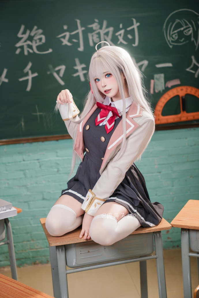 邻座的艾莉同学？ 第1张图