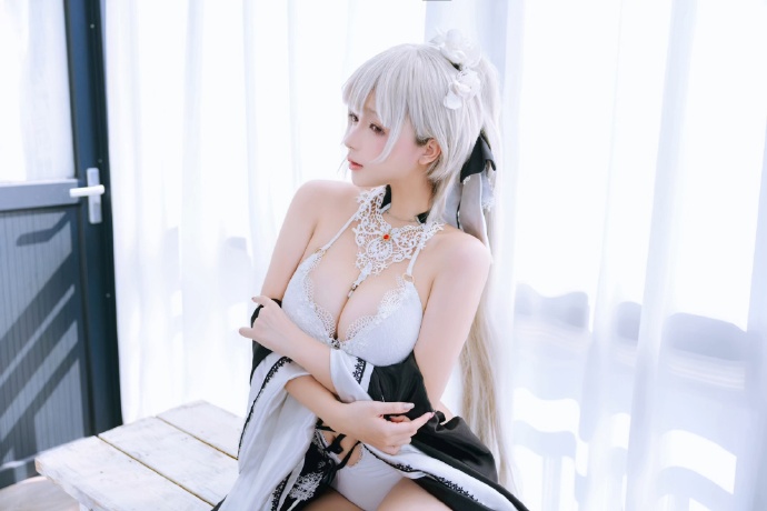 喜欢可畏的新装扮吗？指挥官♡ 第2张图