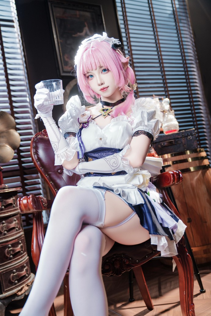 爱莉希雅粉色甜心小姐女仆cos 第1张图